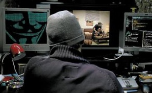 Un hacker a piraté toutes les caméras de Paris et observe la ville à son insu.