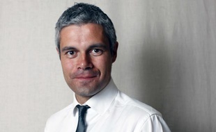 Laurent Wauquiez, ministre des Affaires europennes, dans son bureau au Quai d'Orsay, le 20 avril 2011.
