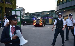 Le court central de Wimbledon a été évacué à cause d'un début d'incendie, le 1er juillet 2015.
