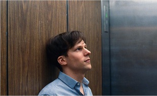 Jesse Eisenberg dans Back Home