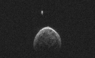 L'astéroïde 2004 BL86 et sa lune observés le 26 janvier 2015.