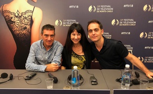 Alex Piña et Esther Lobato Martinez, les créateurs de «La Casa de Papel», et Pedro Alonso, qui campe Berlin dans la série espagnole.