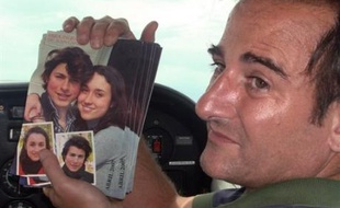 Son mari, Juan Carlos Lecompte, a lancé samedi et dimanche au-dessus de la forêt colombienne 22.000 photographies des deux enfants de son épouse, en guise de cadeau d'anniversaire.