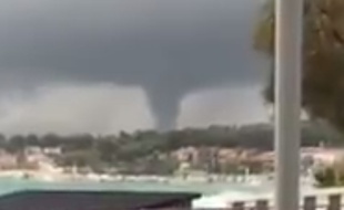 Une mini-tornade a frappé les Bouches-du-Rhône, le 3 octobre 2015.