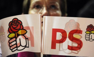 Le Comité national d'organisation des primaires au PS a tenu mardi sa première réunion, officialisant le processus qui doit aboutir à la désignation d'un candidat pour la présidentielle de 2012, a-t-on appris auprès de participants à la réunion.