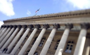 La saison des publications d'entreprises touche à sa fin et la Bourse de Paris va se tourner la semaine prochaine vers les rendez-vous macroéconomiques, avec les estimations de croissance en zone euro, dans un marché toujours soutenu par d'abondantes liquidités.
