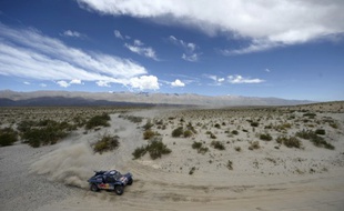 Le véhicule de Carlos Sainz lors de la 5e étape du Rallye-Dakar en Argentine, le 9 janvier 2014.