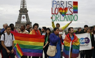 Hommage à Paris aux victimes du carnage d'Orlando, le 13 juin 2016