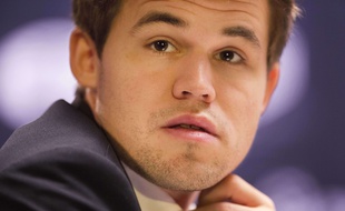 Le Norvégien Magnus Carlsen a battu mercredi 30 novembre 2016 à New York Sergueï Kariakine et remporté le championnat du monde des échecs pour la troisième fois.