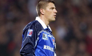 Grégory Coupet, ici durant la saison 2001-2002, qui l'aura vu surprendre Rivaldo et devenir champion de France pour la première fois.