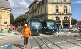Essai du tramway sur la future ligne D de Bordeaux, ici au niveau de la place Tourny