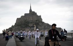 Thomas Pesquet a porté la flamme olympique au Mont-Saint-Michel