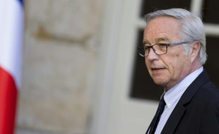 Le ministre du Travail François Rebsamen quitte l'Elysée, le 9 août 2015 à Paris