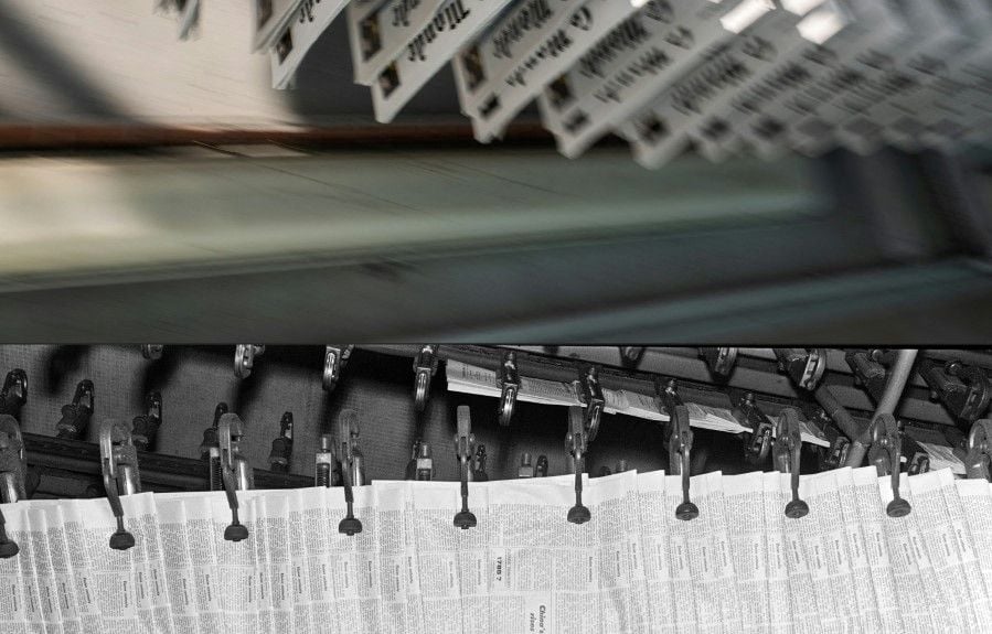Chute du gouvernement : Impasse, revers, bazar... Que pensent les médias étrangers de la crise politique en France ?