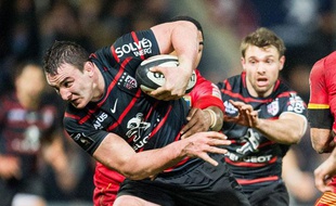 Le troisième ligne du Stade Toulousain Louis Picamoles charge face à Perpignan, le 1er mars 2014 au stade Ernest-Wallon de Toulouse, en Top 14.
