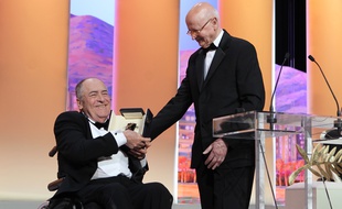 Lors du Festival de Cannes 2011, Bernardo Bertolucci a reçu, des mains de Gilles Jacob, une Palme d'honneur pour l'ensemble de sa carrière.