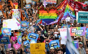 Des militants du mariage pour les couples homosexuels manifestent à Sydney