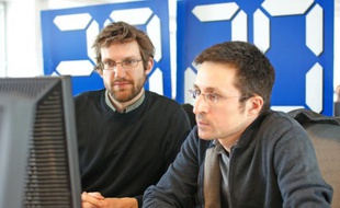 Laurent Fargues et Thomas Bronnec, auteurs de «Bercy, au coeur du pouvoir. Enquête sur le ministère des Finances» lors d'un chat à la rédaction le 24 mars 2011