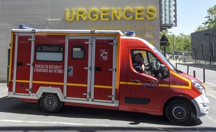 En état d'urgence absolue, la jeune femme a été emmenée à l'hôpital.