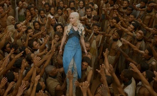 Daenerys (Emilia Clarke) parvient à faire libérer les esclaves de Yunkaï dans «Game of Thrones».