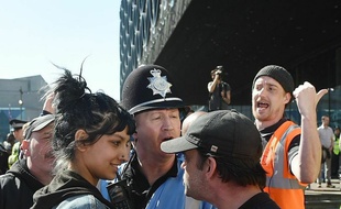 La photographie, prise samedi 8 avril 2017 à Birmingham en Angleterre par Joe Giddens a fait le tour du web.