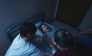 Claire Foy dans Paranoïa de Steven Soderbergh
