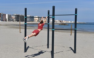 Une femme en train de faire du sport à Palavas-les-Flots, le 7 mai 2020.