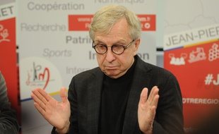 Jean-Pierre Masseret tête de liste socialiste pour les élections régionales en Alsace-Champagne-Ardennes -Lorraine à Maizieres les Metz le 7 décembre 2015.