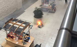 Un hoverboard a explosé au centre commercial Deerbrook, près de Houston, au Texas.