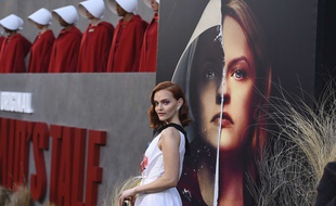 L'actrice Madeline Brewer figure à l'écran dans l'adaptation en série de «La Servante écarlate».