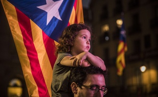 Après avoir célébré toute la nuit son indépendance le 27 octobre 2017, la Catalogne se réveille placée sous tutelle et avec une assemblée dissoute.