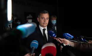 Le ministre de l'Intérieur, Gérald Darmanin, s'exprime à Avignon après la mort d'un policier, le 5 mai 2021.