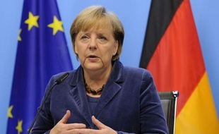 Nicolas Sarkozy, la chancelière allemande Angela Merkel, la directrice générale du FMI Christine Lagarde et le chef de file des ministres des Finances de la zone euro Jean-Claude Juncker ont dû intervenir personnellement dans la nuit pour trouver un compromis avec les banques, alors que les discussions étaient enlisées.