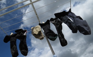 Des chaussettes à la place des gants? Ça passe.