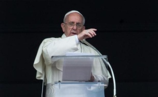 Le pape François surprend depuis une semaine par sa véritable offensive pour le dialogue et contre une extension de la guerre en Syrie, rappelant l'énergie de Jean Paul II en 2003 sur l'Irak, relèvent les analystes.