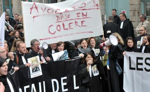 Manifestation d'avocats contre la réforme de l'aide juridictionnelle le 3 novembre 2015 à Douai