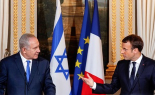 Le Premier ministre israélien, Benyamin Netanyahou et le président français, Emmanuel Macron, lors d'une conférence de presse à Paris, le 10 décembre 2017.