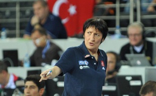 Le coach de l'équipe de France de basket Valérie Garnier, lors du match de poule de Coupe du monde contre le Mozambique, le 28 septembre 2014.