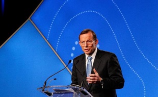 Le Premier ministre australien Tony Abbott prononce un discours au sommet B20 de Sydney le 17 juillet 2014