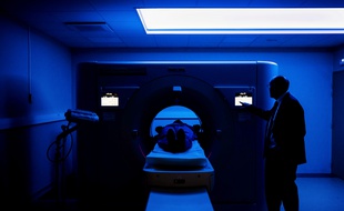 Le groupe hospitalier de l'Est lyonnais est le premier à tester, un scanner spectral à comptage photonique, un modèle inédit et unique au monde.