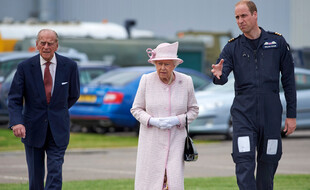 De gauche à droite: le prince Philip, duc d'Edimbourg, la reine d'Angleterre, Elizabeth II, et le prince William, duc de Cambridge