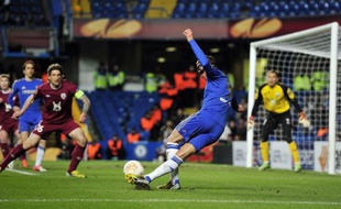Chelsea et Benfica, victorieux à domicile sur un score identique (3-1) du Rubin Kazan et de Newcastle jeudi en quarts de finale aller de l'Europa League, ont pris une sérieuse option sur la qualification avant le match retour la semaine prochaine.