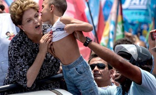 La présidente brésilienne du Parti des Travailleurs (PT-gauche), Dilma Rousseff, qui brigue la réélection, à Rio de Janeiro le 20 octobre 2014