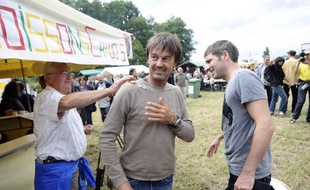 L'animateur vedette Nicolas Hulot, ex-candidat à la primaire écologiste pour la présidentielle, cesse sa collaboration avec TF1, où il animait le magazine "Ushuaïa" depuis 1987, indique jeudi Le Parisien-Aujourd'hui en France, citant un porte-parole de la chaîne