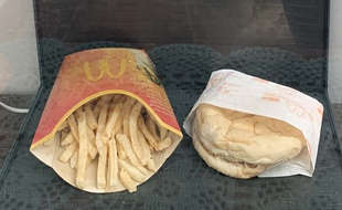 On peut suivre sur Internet l'agonie d'un des derniers burgers vendus par McDonald's en Islande avant le départ de l'enseigne pendant la crise financière.