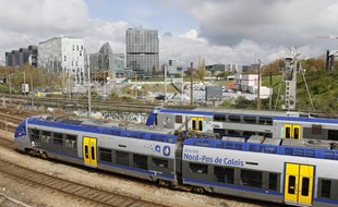 Un train TER entre en gare de Lille Flandres