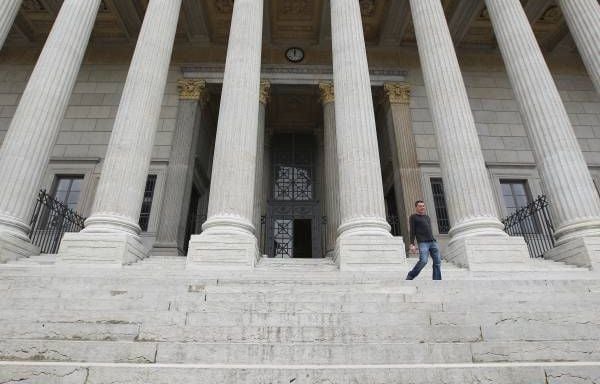 Triple meurtre à Angers : Le procès est interrompu et renvoyé après une grosse erreur sur un document