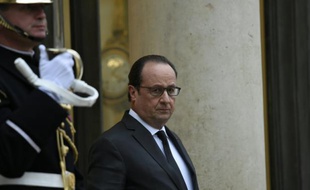 François Hollande sur le perron de l'Elysée le 19 novembre 2015 à Paris