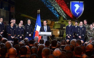 François Hollande a fixé mercredi les nouveaux défis auxquels les armées seront confortées en 2013, comme la lutte contre le terrorisme au Sahel, et tenté de rassurer les militaires inquiets des réformes et des choix budgétaires qui les attendent.