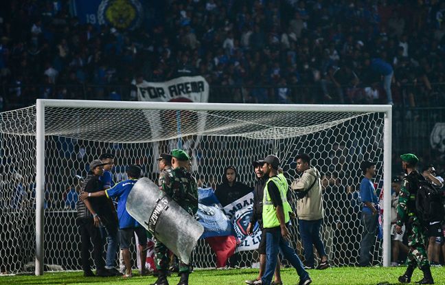 Drame dans un stade en Indonésie : « La police est allée trop loin », estime l'entraîneur du Arema FC